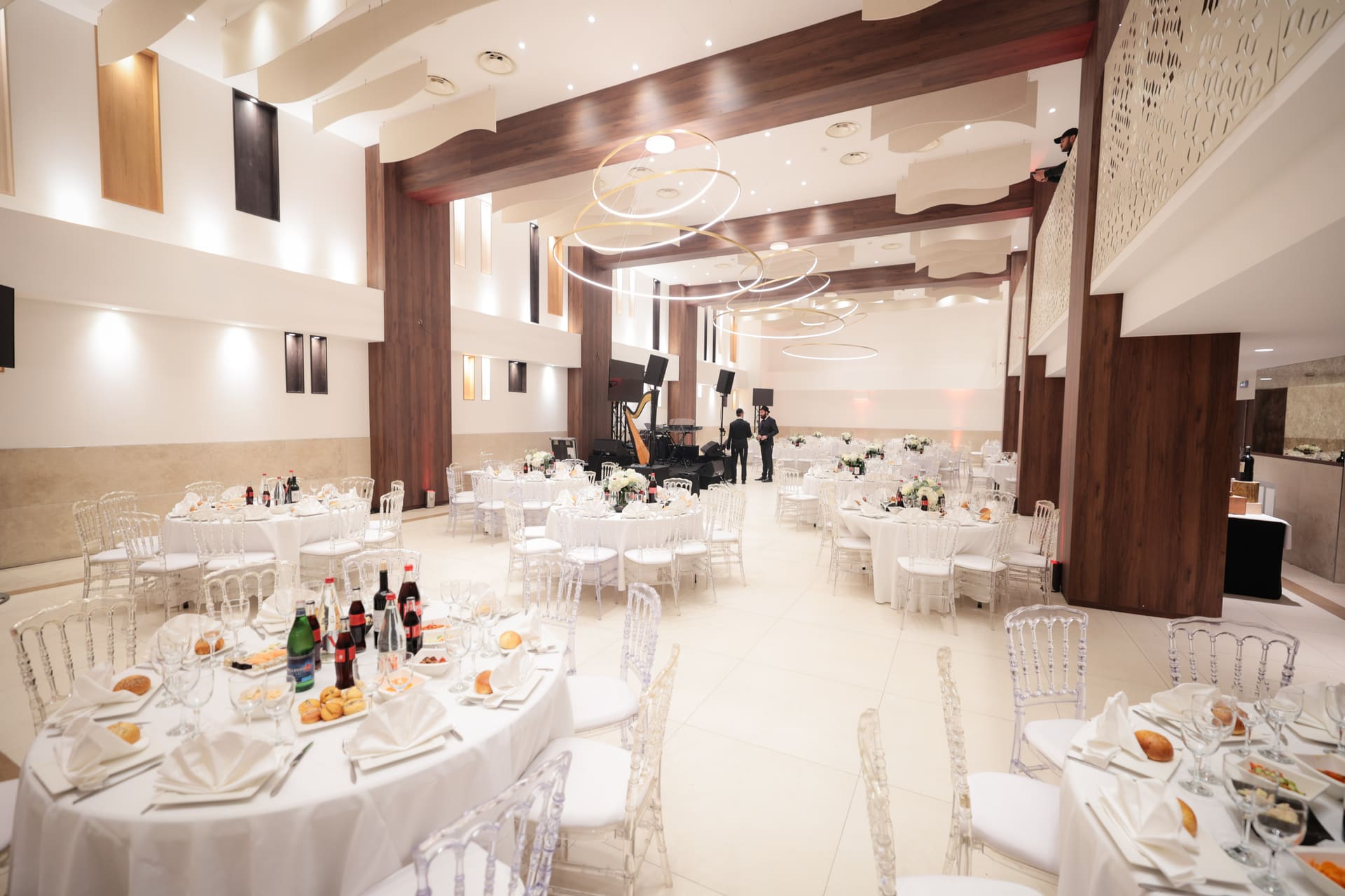 Salons d'Honneur Beth Menahem — la grande salle dressée
