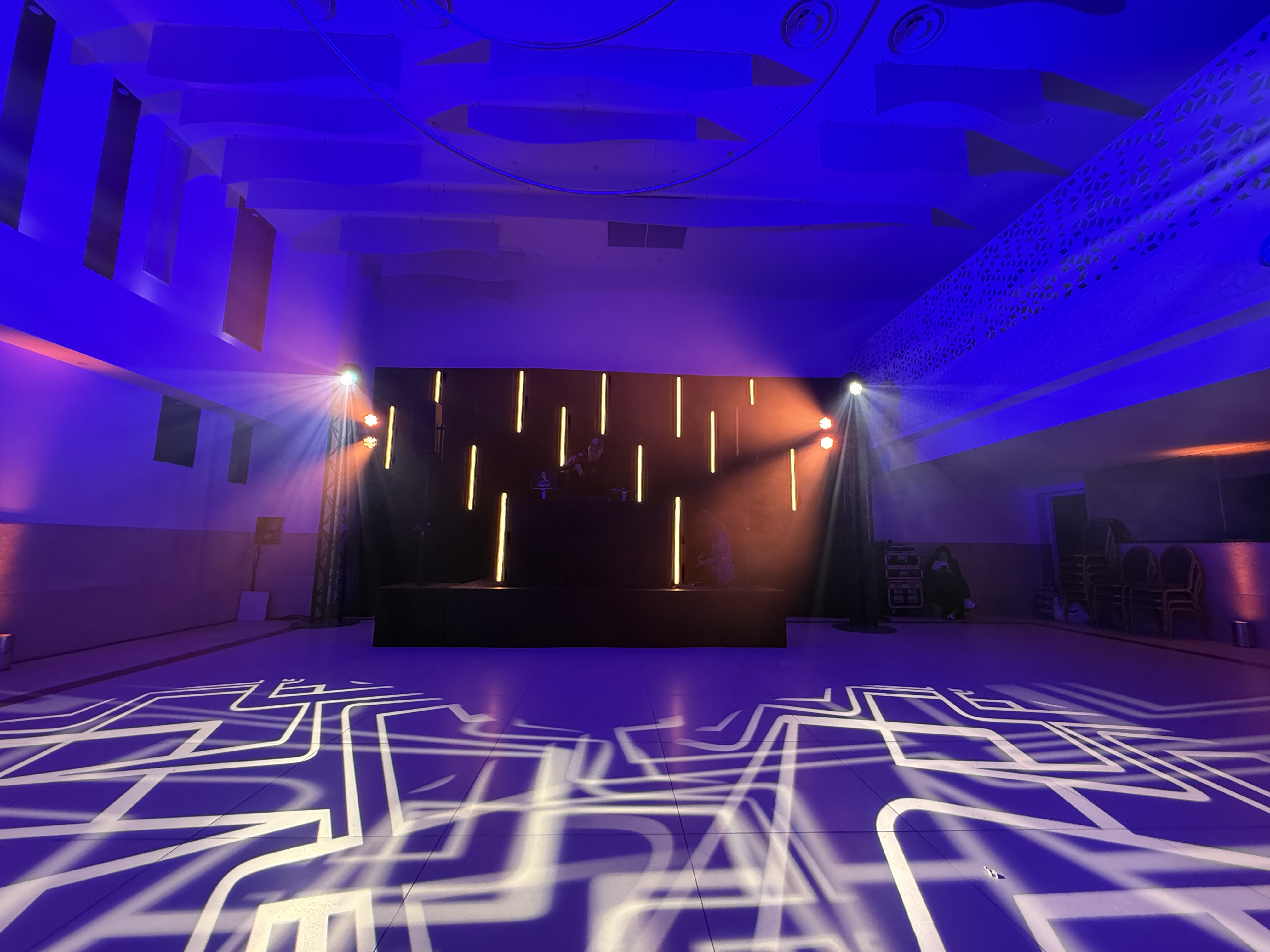 Scène & piste de danse — DJ setup